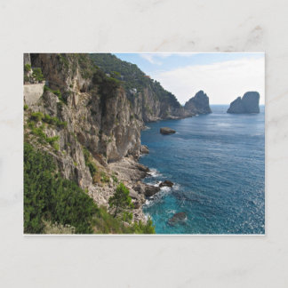 Cartão Postal Formação rochosa Faraglioni na ilha Capri