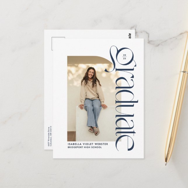 Cartão Postal Formando moderno a dois, graduação em marinho (Frente/Verso In Situ)