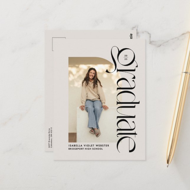 Cartão Postal Formatura de dois graduandos modernos e ousados (Frente/Verso In Situ)