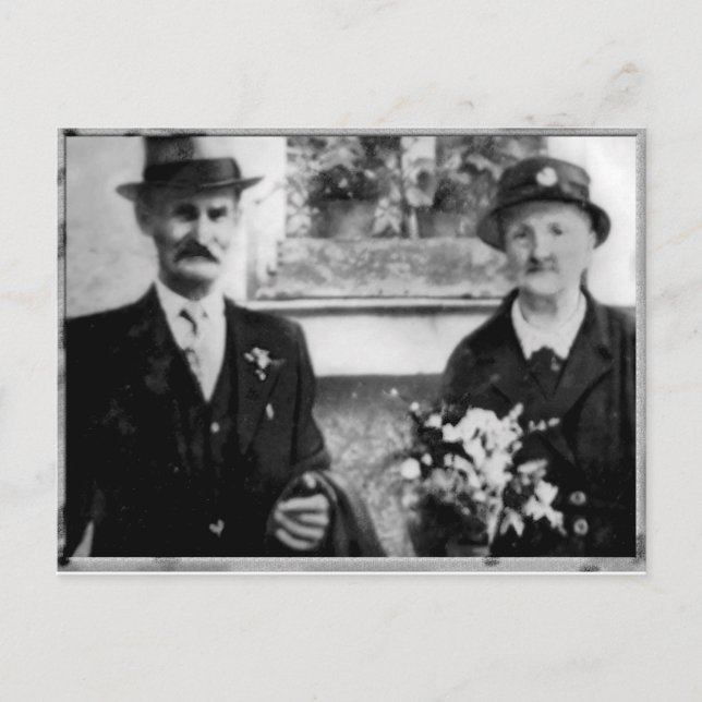 Cartão Postal Foto antiga com os avós (Frente)