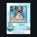 Cartão Postal FOTO azul do Natal | da folha do brilho da<br><div class="desc">Cartão personalizados modernos bonitos do Feliz Natal do azul de turquesa.  Fundo da aguarela com curso azul da escova da folha do falso com grande ornamento.  A parte traseira tem o brilho azul de turquesa do falso.  Personalize adicionando nomes de família,  data,  mensagem de texto e suas FOTO/imagem.</div>