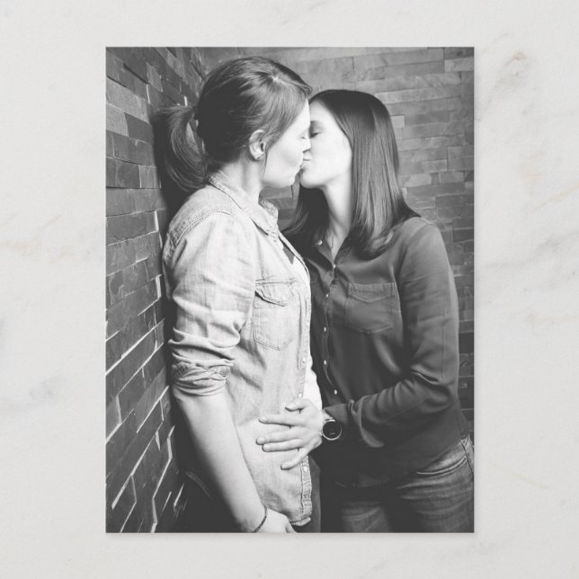 Cartão Postal Foto branca e negra de beijo (Frente)
