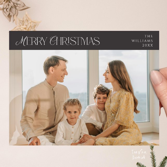 Cartão Postal Foto da família de Natal feliz e elegante (Modern Elegant, Merry Christmas Family Photo Postcard in Charcoal Theme)