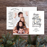 Cartão Postal Foto da Família de Natal Holly Jolly Lettered<br><div class="desc">Espalhe a alegria das festas com este cartão-postal com tipografia manuscrita que diz "Tenha um Natal Holly Jolly". Personalize carregando sua foto vertical. O backside apresenta as saudações, o nome e a nota personalizados (ou apagar para deixar espaço para uma nota manuscrita). Adicione seu endereço de devolução também na parte...</div>