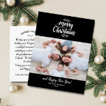 Cartão Postal Foto da Família Feliz de Natal Preto<br><div class="desc">Espalhe a alegria das festas com este cartão-postal moderno com a sua fotografia horizontal, Feliz Natal numa tipografia escrita com letra manuscrita, sotaques botânicos, todos colocados contra um fundo preto. A parte traseira apresenta espaço para uma nota de feriado digitada ou exclusão e deixa espaço para a escrita manual. Também...</div>