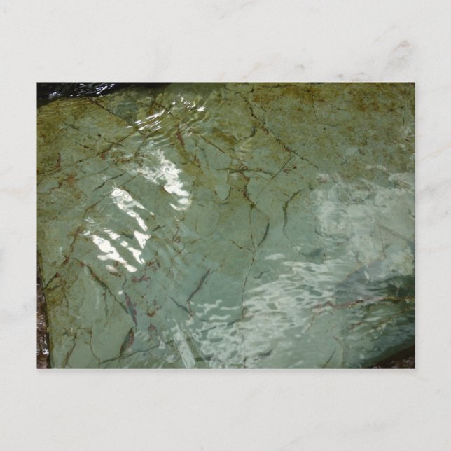 Cartão Postal Foto da Natureza do Rochedo Coberto por Água (Frente)