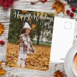 Cartão Postal Foto da Tipografia Branca Elegante sobre Feriados<br><div class="desc">Cartaz fotográfico Elegante Happy Holidays com uma bela tipografia cursiva branca. Este cartão postal da família de férias moderna apresenta um roteiro maravilhoso e seu nome em branco sobre a foto de sangria do cheio. Personalize com uma segunda foto atrás.</div>
