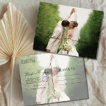Cartão Postal Foto De Casamento Simples Elegante Obrigado<br><div class="desc">Obrigado de casamento,  seus cartões postais com um simples roteiro elegante de "obrigado você" com design cardíaco na frente. Adicione uma segunda foto à parte traseira do cartão juntamente com sua mensagem personalizada.</div>