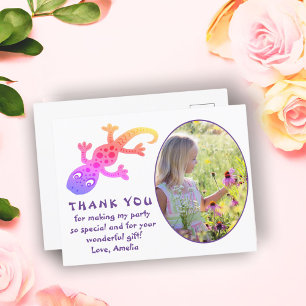 Cartão Postal Foto de Menina com Lagartixa Cute Rosa de Aniversá