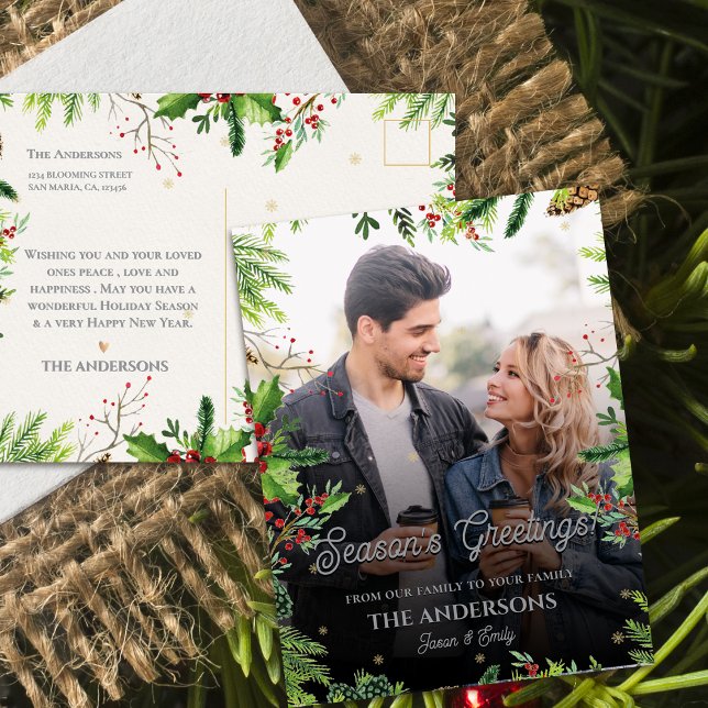 Cartão Postal Foto de Saudações da Época de Greenery Border (Christmas Greenery Border Season’s Greetings Photo Postcard)