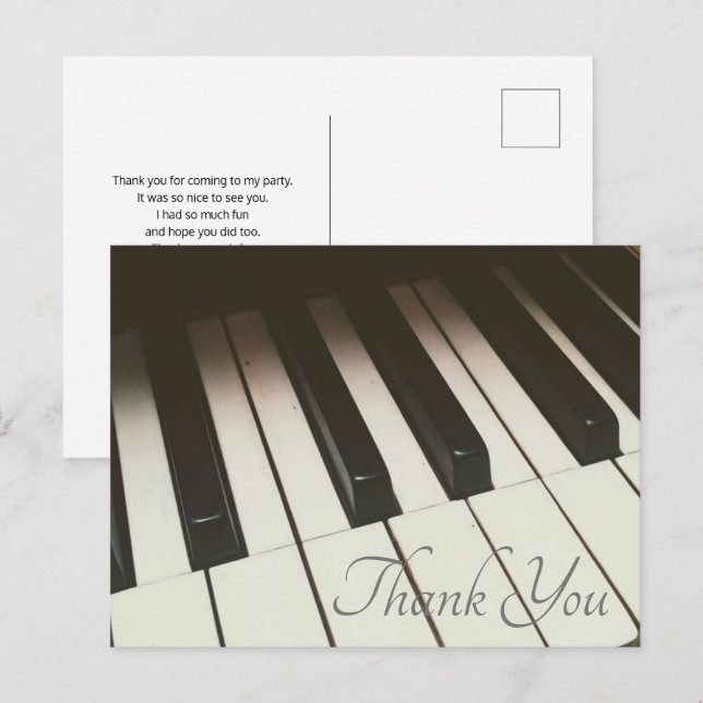 Cartão Postal Foto de Teclas de Piano em P&B com Estilo - Obriga (Frente/Verso)