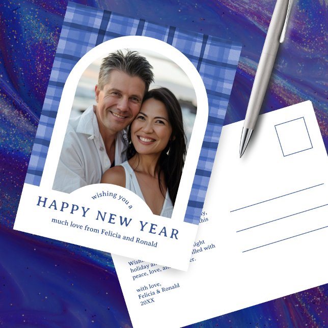 Cartão Postal FOTO DO Arco PERSONALIZADO DA Xadrez de Aquarelas  (HAPPY NEW YEAR Happy Holidays Watercolor Plaid CUSTOM Arch PHOTO Postcard
)