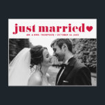 Cartão Postal Foto do Recem casados Vermelho com Tipografia Tror<br><div class="desc">Recem casados! Anuncie seu elogio ou casamento com este cartão postal de recem casados. Apresenta uma tipografia vermelha retrógrada com sotaque cardíaco. Personalize adicionando seus nomes, data do casamento, mensagem e fotos. Este cartão de recem casados é perfeito para qualquer tema de casamento e estação. Está disponível como cartão plano,...</div>
