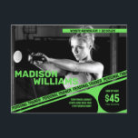 Cartão Postal Foto do Treinador Pessoal Verde Brilhante<br><div class="desc">Este modelo de cartão postal personalizável dinâmico é personalizado especificamente para treinadores pessoais que desejam fazer uma impressão memorável. O impressionante fundo de fotos preto e branco serve como um poderoso pano de fundo que você pode substituir facilmente por sua própria imagem, mostrando seu estilo de treinamento e sua personalidade...</div>