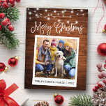 Cartão Postal Foto instantânea da câmera fotográfica de luzes de<br><div class="desc">Roteiro de Caligrafia Moderna,  Estilo de Câmera Instantânea Foto Feliz Cartão-Postal de Natal - Madeira País Rústica com Luzes de Cordas</div>