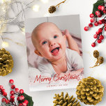 Cartão Postal Foto manuscrita com brilho vermelho Feliz Natal<br><div class="desc">Cartão de Natal simples e fofo,  com fonte dourada,  escrita à mão,  excelente para imagens leves.</div>