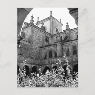 Cartão Postal Fotografia em Preto e Branco de um Pátio Antigo
