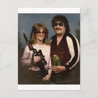 Cartão Postal Fotos da Família Desajeitada - Casal com papagaio!