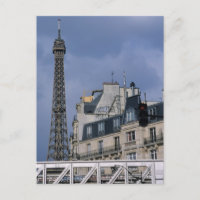 França, Paris, Torre Eiffel atrás do trem metro