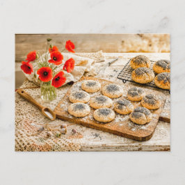 Cartão Postal Fresh Poppy Seed Rolls in Rustic Vintage Kitchen
