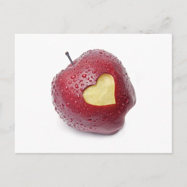 Cartão Postal Fresh red apple with a heart shaped symbol (Frente)