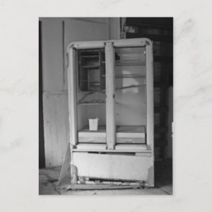 Cartão Postal Frigorífico abandonado