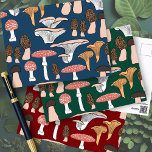 Cartão Postal Fungi Mushroom Pattern<br><div class="desc">Desfrute deste padrão balbucioso neste cartão colorido. Você sempre pode adicionar seu próprio texto. Avise-me se você quiser que algo seja feito sob medida. Se você o comprar,  obrigado! Certifique-se de compartilhar uma foto no Instagram dele em ação e marque-me @shoshannahscribbles :)</div>