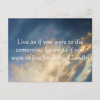 Cartão Postal Gandhi Wisdom cita nuvens de Céu Azul