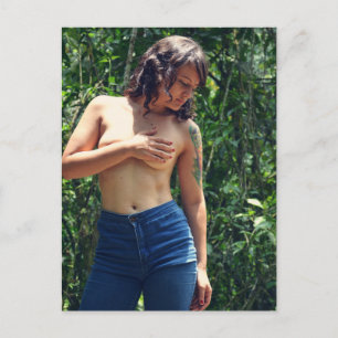 Cartão Postal Garota da Natureza foto ao ar livre