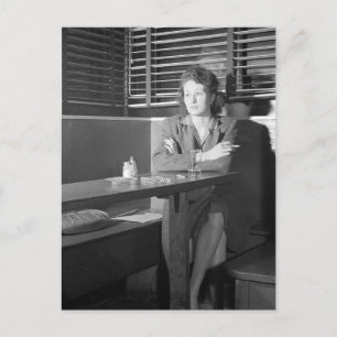 Cartão Postal Garota Solitária em um Bar, 1943
