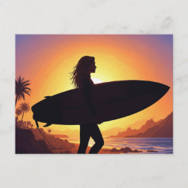 Cartão Postal Garota surfista na praia
