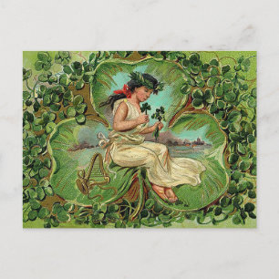 Cartão Postal Garota Vintage com Trevos