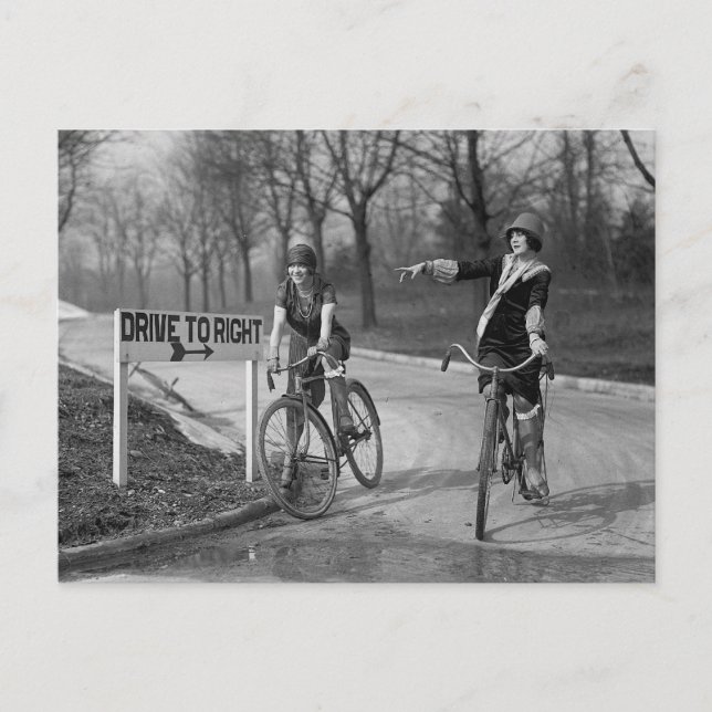 Cartão Postal Garotas Flapper Andando de Bicicletas, 1925 (Frente)