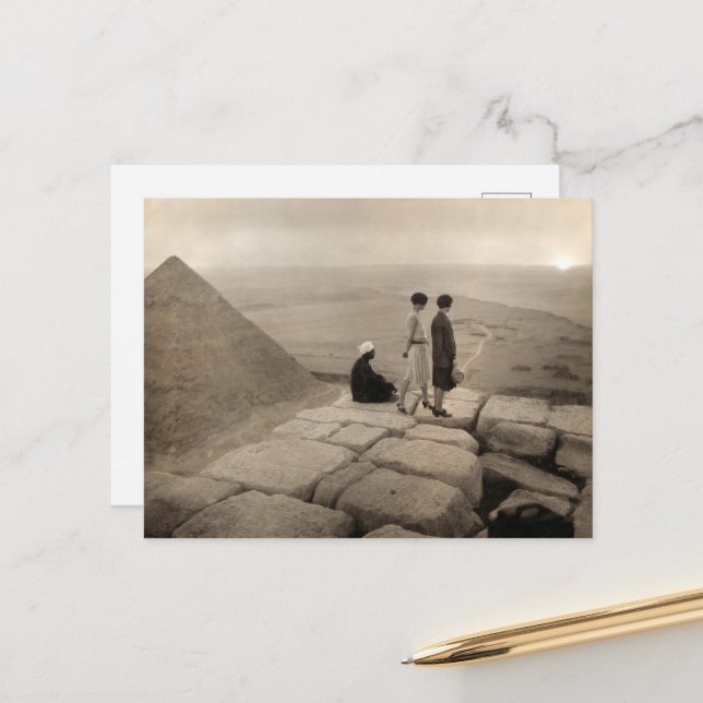 Cartão Postal Garotas Flapper ao nascer do sol Pirâmide de Quéop (Frente/Verso In Situ)