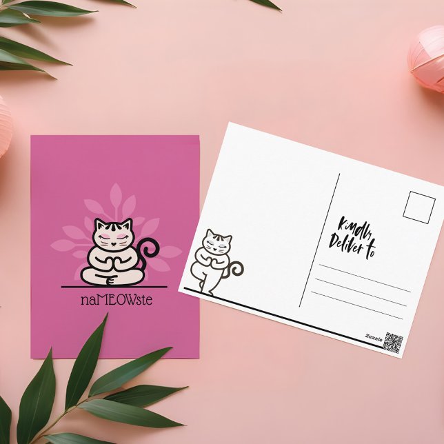 Cartão Postal Gato de NaMEOWste em uma ioga, dobra rosa (NaMEOWste Cute Cat In a Yoga Meditating Pose Pink Postcard)