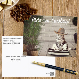 Cartão Postal Gato Engraçado com Chapéu de Cowboy Pilotando Aspi