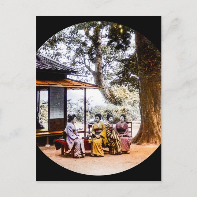 Cartão Postal Geisha visitando o lado de fora de uma casa de chá (Frente)
