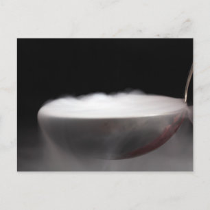 Cartão Postal Gelo seco em uma colher
