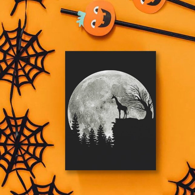 Cartão Postal Girafa Stand On Mountain Spooky Halloween Moon (Criador carregado)