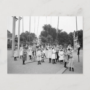 Cartão Postal Girls Playground, 1905