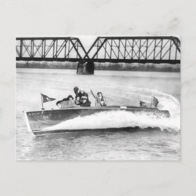 Cartão Postal Glamor Girls in Speed Boat (Frente)