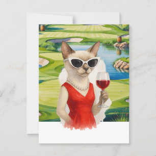 Cartão Postal Golf Cat é vinho bebendo no campo de golfe
