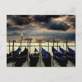 Cartão Postal Gondolas alinhadas em Veneza Itália