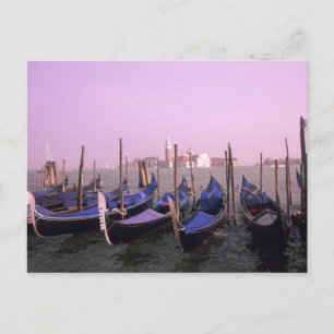 Cartão Postal Gôndolas prontas para turistas em Veneza Itália