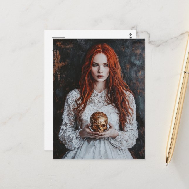 Cartão Postal Gorgeous Red haired Woman With a Gold Skull (Frente/Verso In Situ)