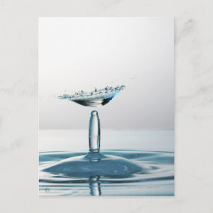 Cartão Postal Gotas de água colidindo para formar um guarda-chu