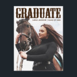 Cartão Postal Graduação de Formando do País Ocidental<br><div class="desc">O formando está escrito em country western sobre sua foto de retrato do mais velho para um cartão-postal de excelente ou anúncio de graduação de cowboy. Personalize com seu nome e segundo grau ou classe universitária de 2025 sob a tipografia meridional e adicione seus detalhes pessoais na parte de trás...</div>