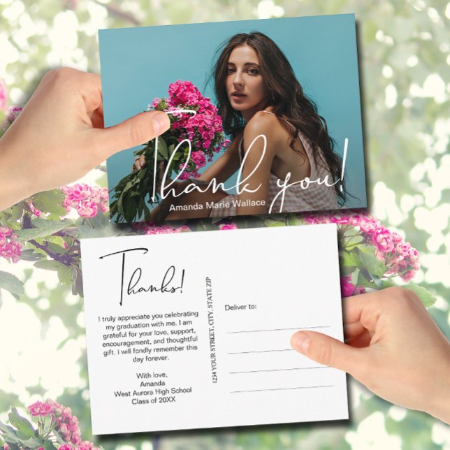 Cartão Postal Graduação de Foto do Formando de Script Moderno Ob (Modern script Thank You on photo graduation postcards)