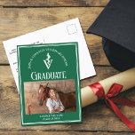 Cartão Postal Graduação de Fotos na Escola Veterinária Verde Whi<br><div class="desc">Este cartão postal de publicação da graduação da escola veterinária verde personalizada apresenta tipografia branca para uma classe de formando 2025 acima da foto de seu aluno. Personalize com o seu ano de graduação sob o caducilo médico veterinário e fotografe para um cartão postal de veterinário personalizado excelente.</div>