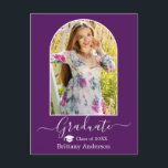 Cartão Postal Graduação em roxo do Boné de Arch Moderno<br><div class="desc">Quadro Fotográfico de Arch Moderno - Script de Caligrafia de Tendy - Cartão-postal de Anúncio de Graduação de Fotografias - Roxo - Boné de formatura</div>